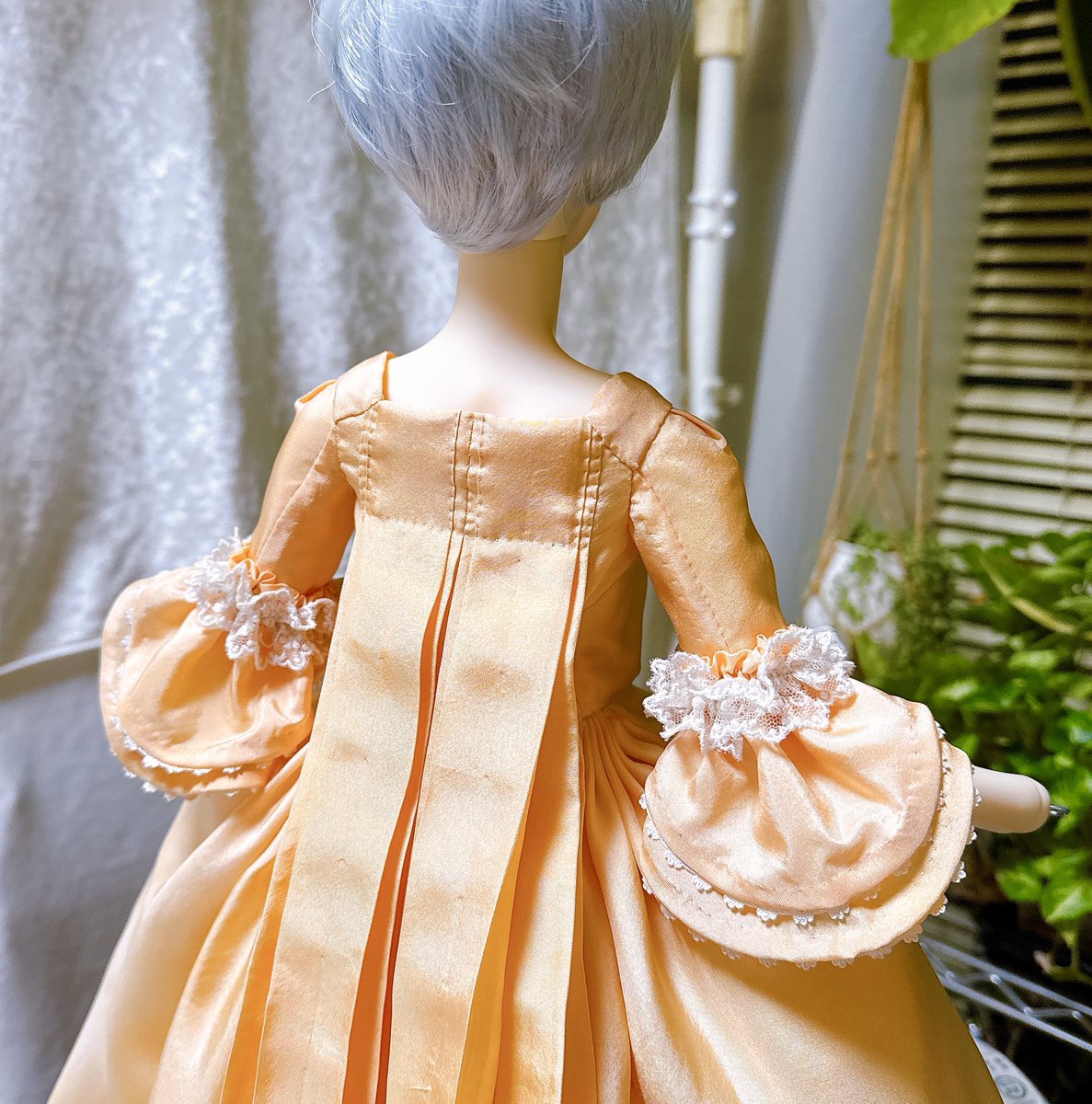 Trico2007's tweet photo. ちょこちょこ微修正してて手間取ったのですが、お袖が付いて肩の縫い綴じも出来。やっとローブのデコに掛かれます〜_(:3」∠)_ https://t.co/aZpdQDh9P0