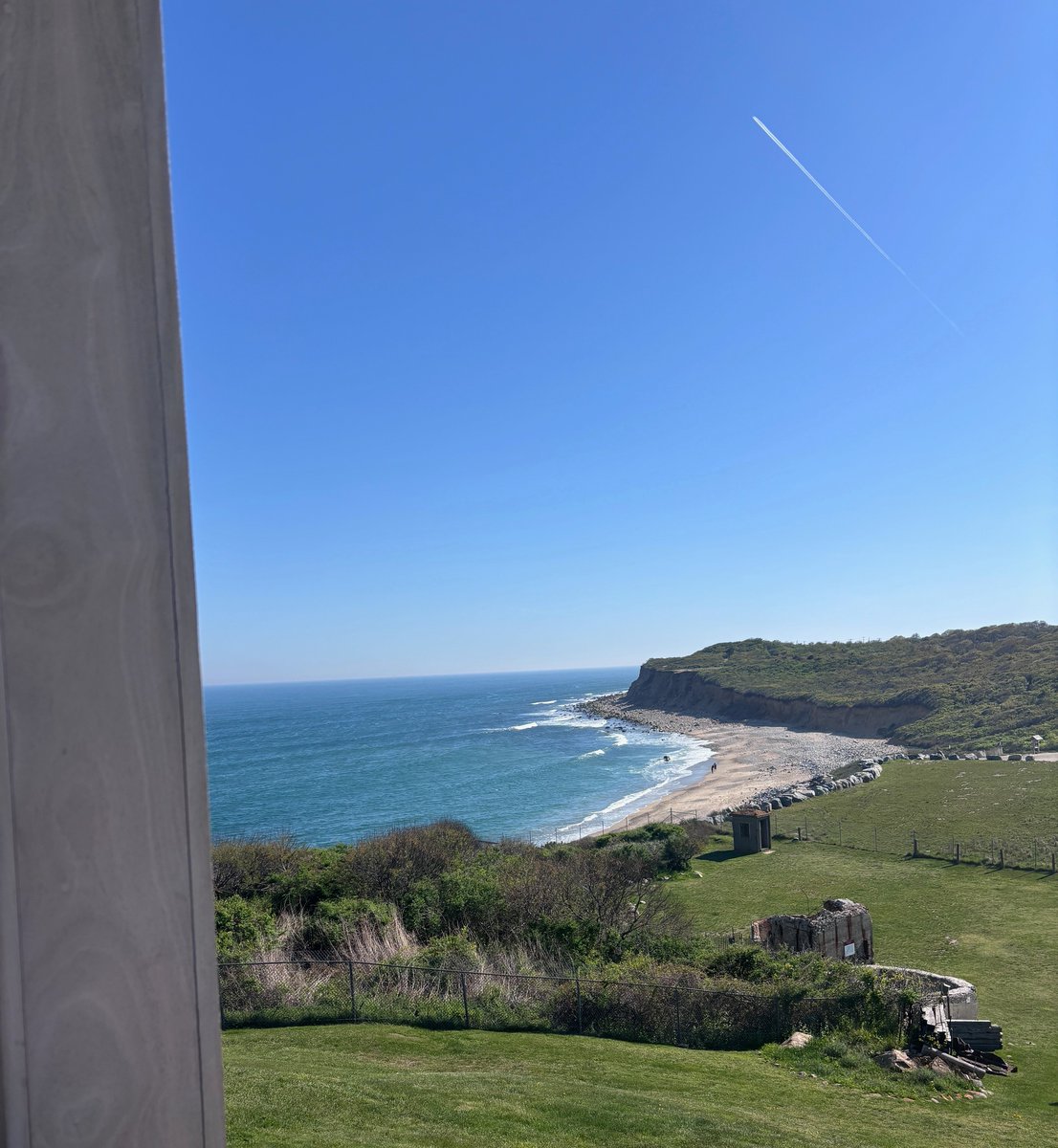 mtk_lighthouse's tweet photo. Friends! Montauk has broken 70 degrees!!! 🌞👏🙌 We know a place where you can celebrate. https://t.co/kLXw3p2PPG