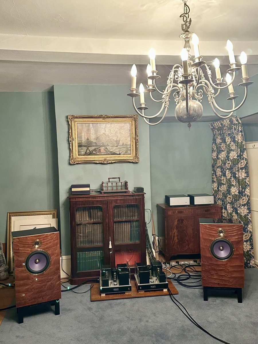 hifilounge's tweet photo. Another very happy customer as we are just heading back from Sunny Shropshire after installing his 2nd pair of DeVore Fidelity O/Bronze speakers in a year in this gorgeous custom finish ๐
Obviously a man of impeccable taste with a beautiful cat ๐ป
#devorefidelity #speakers https://t.co/0dxhz4WhE8
