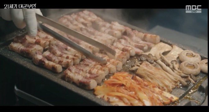 Borntoeatt's tweet photo. ในที่สุด HANAM BBQ ร้านปิ้งย่างเกาหลีที่เห็นในซีรี่ส์เยอะๆจะมาเปิดสาขาแรกที่ไทยแล้วที่ Central wOrld ชั้น 6 กรกฎานี้ เห็นที่เกาหลีคือมีตั้ง 200 สาขา ไม่แปลกใจที่เขาเป็นปิ้งย่างเกาหลีอันดับ 1 หมูนุ่มๆ กินกับกิมจิย่างหอมๆ หืมมม อยากกินแล้ว บอกเลยคิวแตกแน่นอน #HANAMBBQ #ปิ้งย่างเกาหลีอันดับหนึ่ง #HANAMBBQTHAILAND