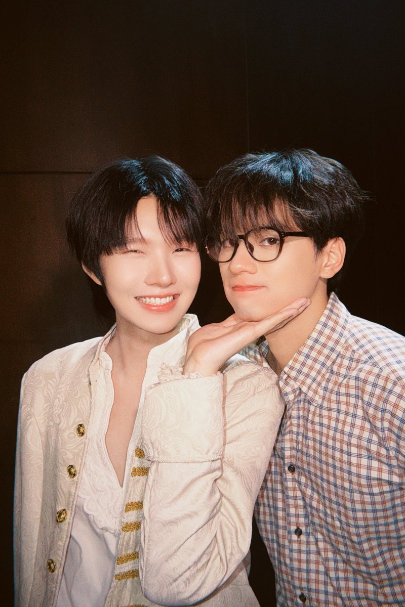 flowerknows614's tweet photo. ตั้งแต่ไพลอตดั่งเดือนออก สารภาพตามตรงว่าเพ้อถึงภูเมฆไม่หยุด 😭😭😭😭😭 หลงมาก ชอบหมาเด่ก ชอบบ้อกแบ้กกล้ามโต อยากมีเป็นของตุวเอง ทำไมผกายถึงไม่รับรักน้อน😭😭😭😭 https://t.co/ilWQizcaog