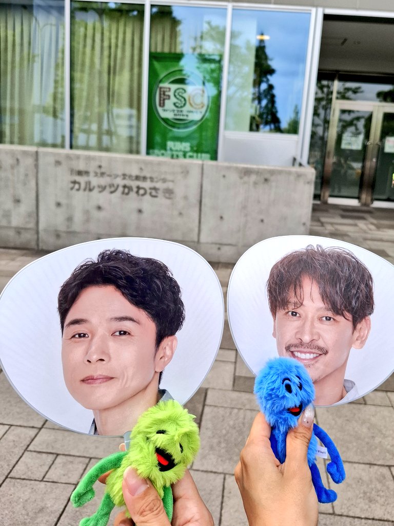 20c_82's tweet photo. トニコン川崎夜公演行ってきた～！
誰のライブかわかんないくらいたくさん色んな曲やってくれてめちゃくちゃ楽しかった！
ワーキャーする人でいさせてくれてありがとう……！！
嬉しくて感動してちょいちょい泣いてた😢 https://t.co/1hGN7NBicE