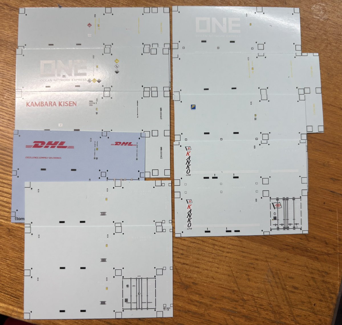Thinking_ekmm's tweet photo. 印刷しすぎたものや自分では貼らないデカールが溜まってきましたので放出します

欲しい方はリプお願いします
詳細は⬇️をご覧下さい https://t.co/pTVd3RipEq