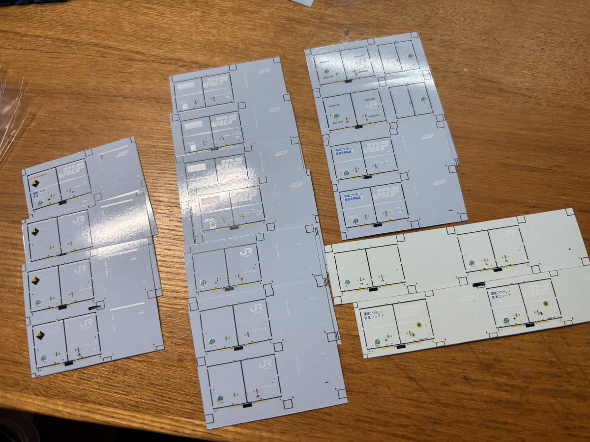 Thinking_ekmm's tweet photo. 印刷しすぎたものや自分では貼らないデカールが溜まってきましたので放出します

欲しい方はリプお願いします
詳細は⬇️をご覧下さい https://t.co/pTVd3RipEq