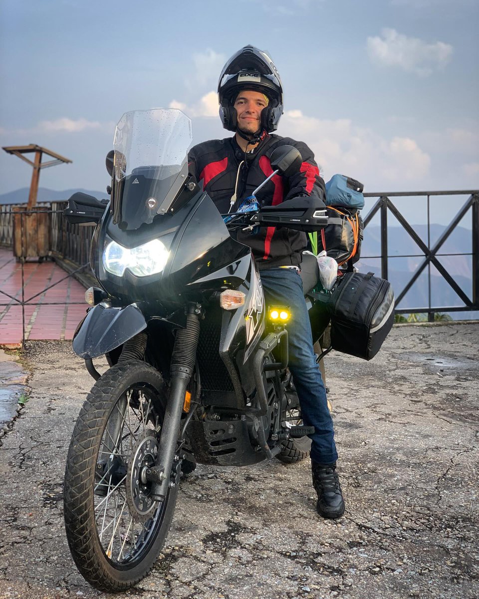 devonsalter's tweet photo. conquistando kilómetros, devorando horizontes y escribiendo mi propia historia y que mejor que comenzar este nuevo capítulo en mi segundo hogar, Mérida ❤️

#bmw #f650gs #bmwdakar #mérida #venezuela🇻🇪 https://t.co/hOi0MWNeSH