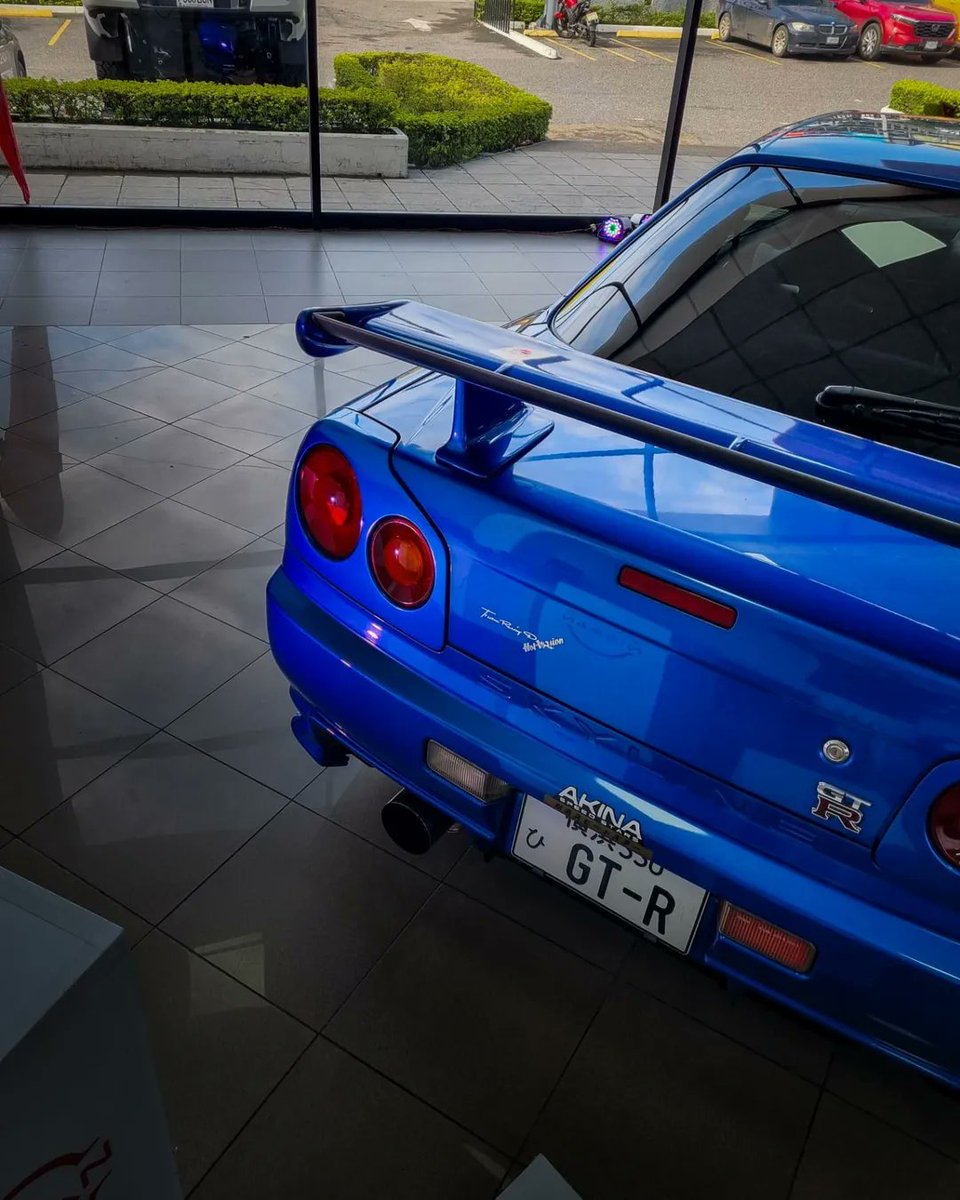NISSAN Skyline GTR R34 V-Spec II 💙💙