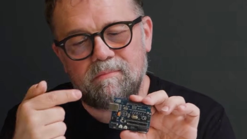 MicrochipMakes's tweet photo. "The STK500 lives on in a way in @Arduino..."   

Watch @mbanzi show off one of the first 20 Arduinos ever built – based on AVR® and designed as a smaller, simpler, and affordable alternative to the STK500 starter kit: https://t.co/OvCXvmbgOD https://t.co/YngXV9p5jl