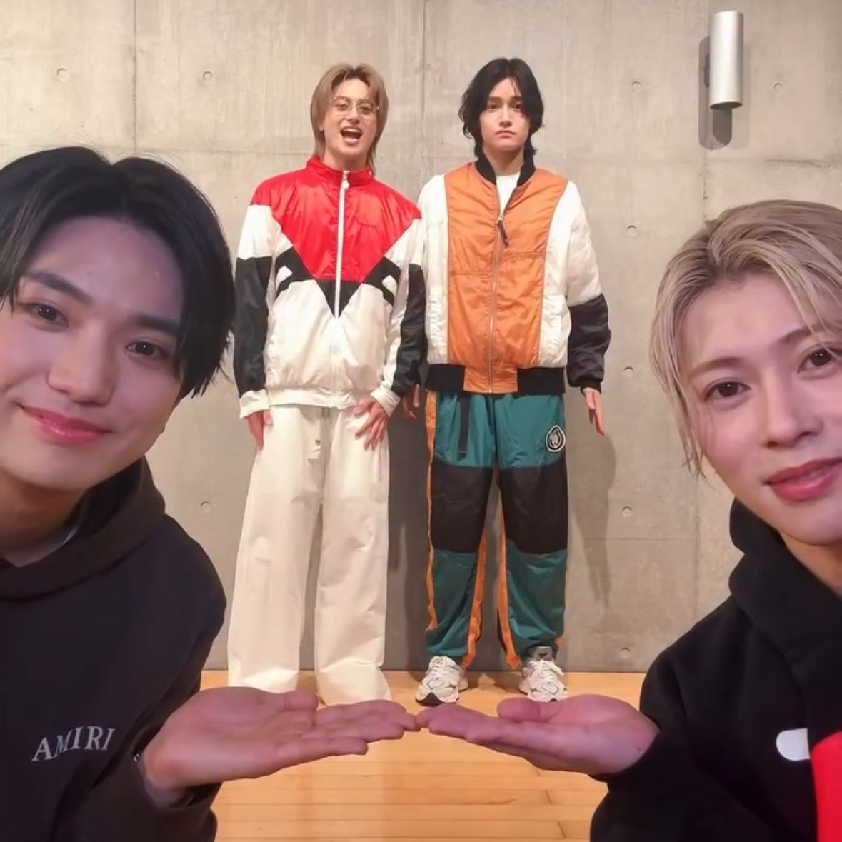 pokooo119's tweet photo. 佐野くんの服、どっかで見たことあると思ったら3年前のダンプラで自担が着てた。 https://t.co/p1oUwjeCxN