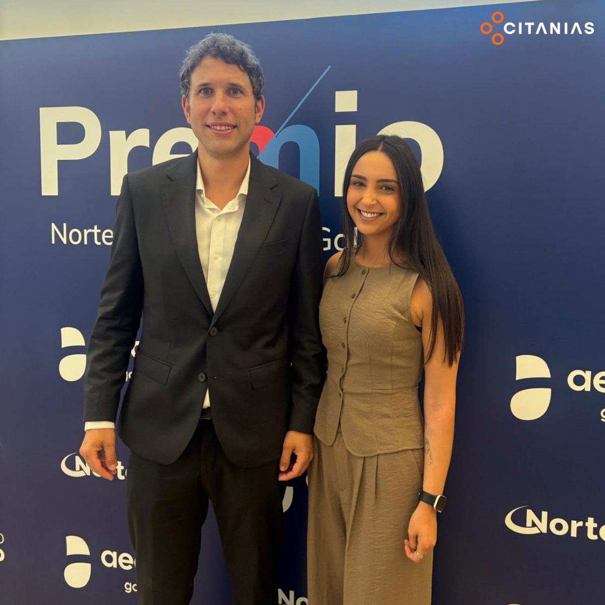 CITANIAS_'s tweet photo. 🏆👥 En @CITANIAS_  asistimos a la II Edición de la Gala Premio Nortempo - @aedipegalicia   en @CidadedaCultura  , un encuentro para reflexionar sobre liderazgo, gestión de personas y talento.
🤝 Seguimos aprendiendo y compartiendo experiencias.
#CITANIAS
#LaConstructoraDeModa🧡 https://t.co/s3SGuUR226