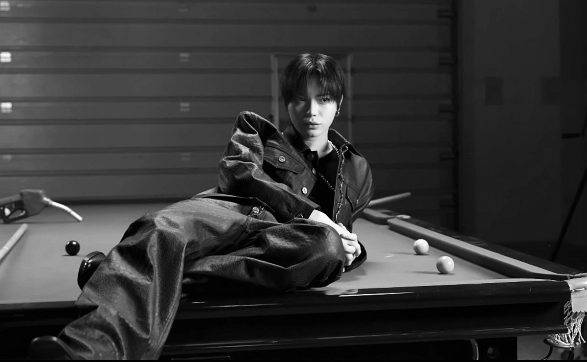 oooryul's tweet photo. i need to see 2yulz more in this type of styling 🎱⛽️ https://t.co/YOAUBNsjcI