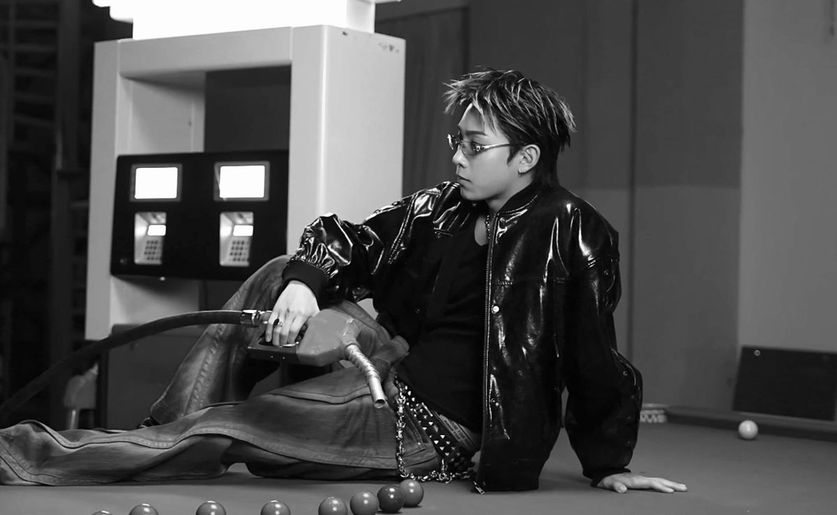 oooryul's tweet photo. i need to see 2yulz more in this type of styling 🎱⛽️ https://t.co/YOAUBNsjcI