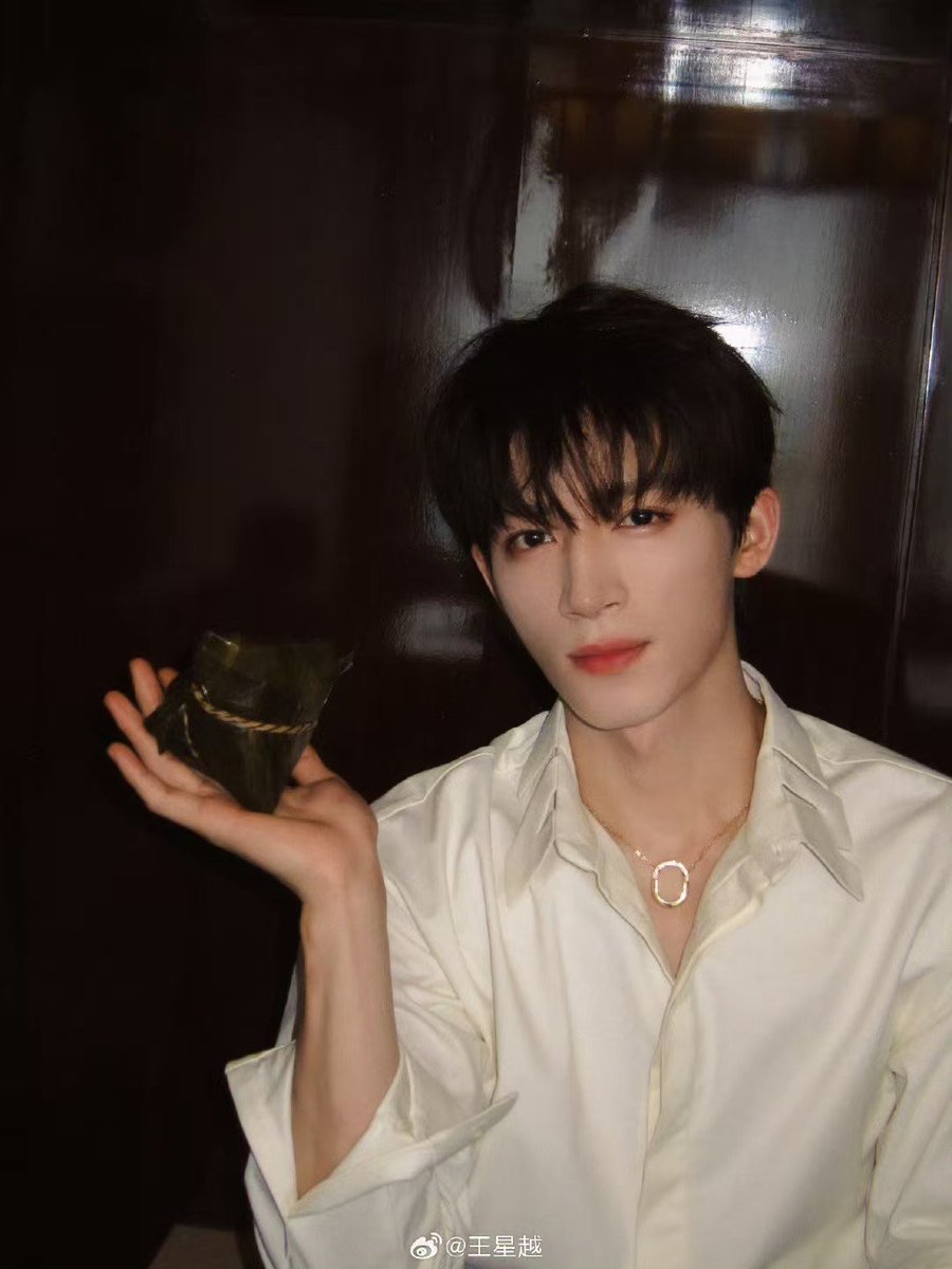 밤! tweet media