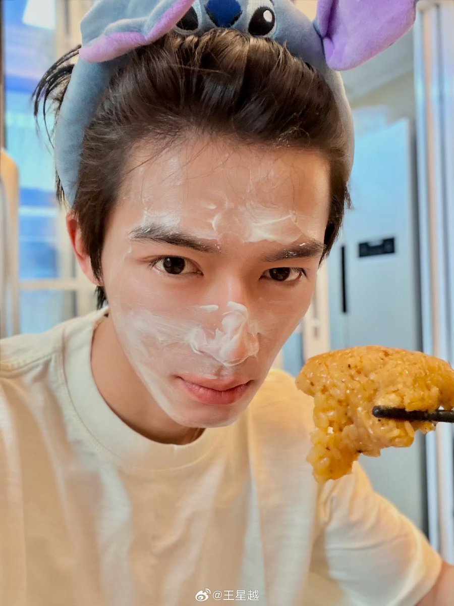 밤! tweet media