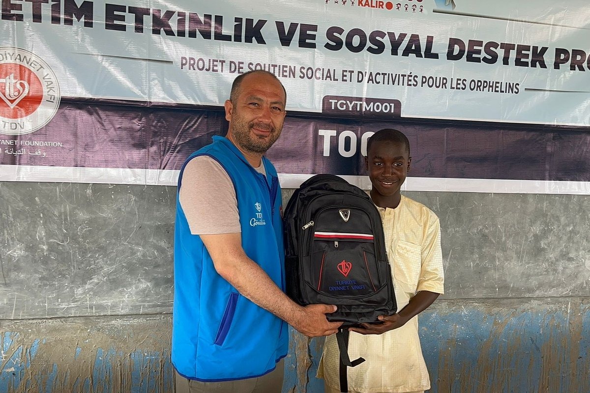 TDVint's tweet photo. Together with your generous donations, we visited the children in an orphanage in Togo and handed out school backpacks filled with stationery supplies.
Every backpack was a gift of hope—a small but meaningful companion for young minds eager to learn, dream, and take confident steps toward a brighter future.
#IfYouNeglectHimHeRemainsOrphan