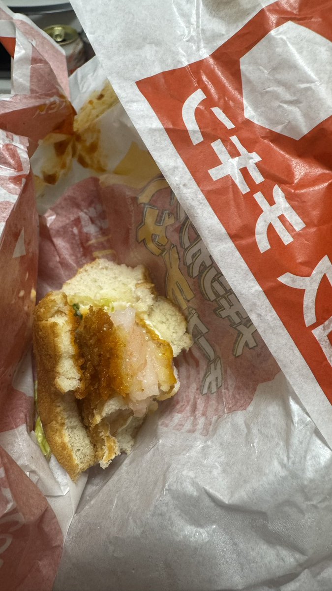 panshibaaa's tweet photo. マクドナルドさん、いつも美味しいハンバーガーをありがとうございます🦐嫌がらせ(？)をしてやりたいとかそんな事は全く思ってないんですけど🦐チキンをエビに間違えちゃうのはまずいんじゃないんですかね？🦐幸い僕はエビアレルギーじゃないので構わないんですけど🦐@McDonaldsJapan https://t.co/XQKZB5AuXs