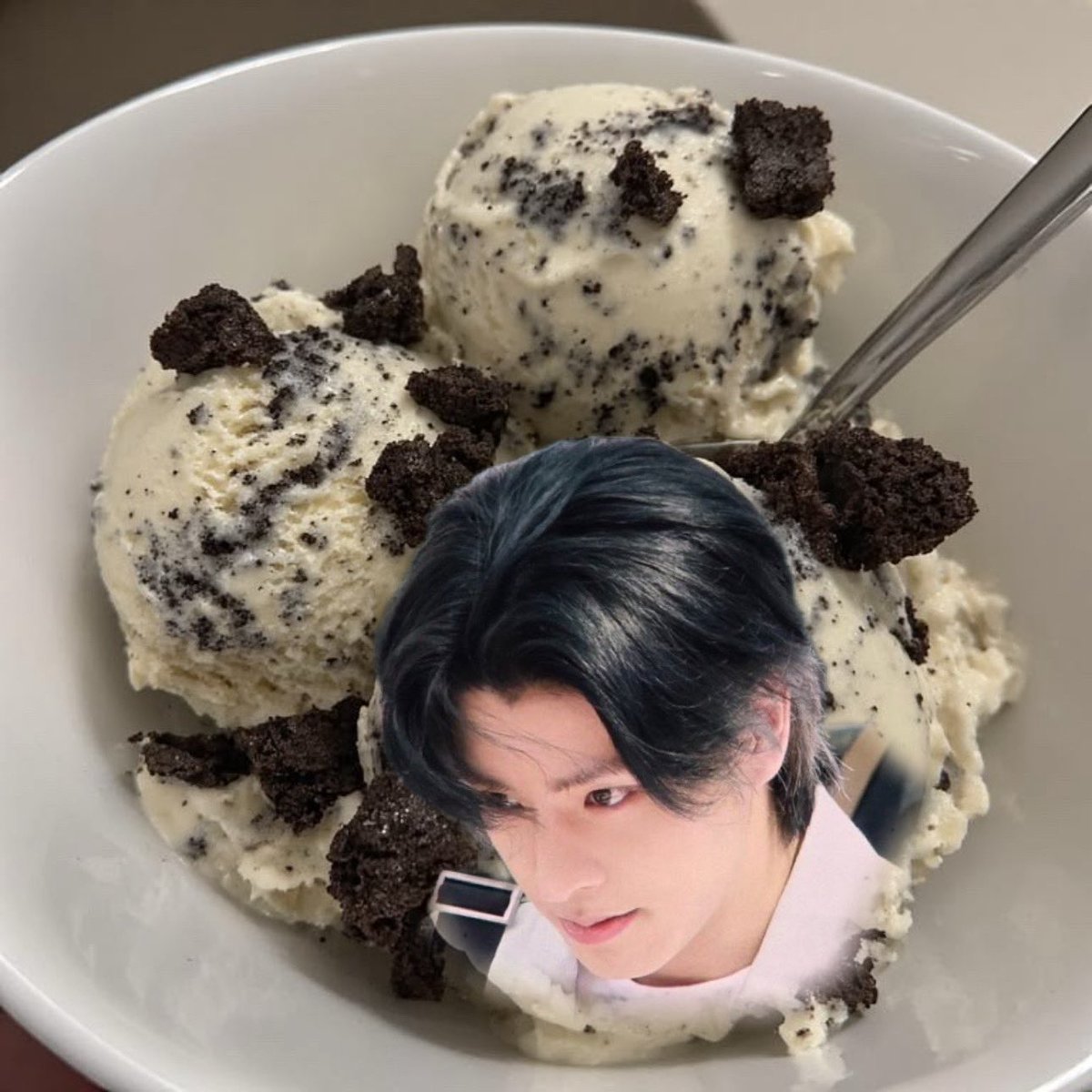 ikeudinner's tweet photo. oreo ice cream my favourite ^_^ https://t.co/dtkx3ANFUj