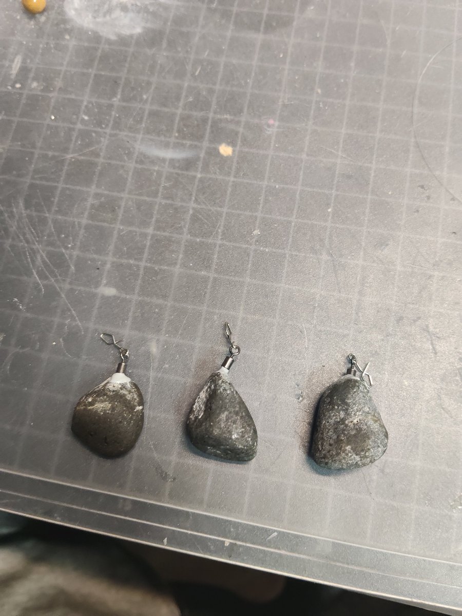 big5fishing's tweet photo. 自称、釣り下手ガチ勢なんでストーンシンカー自作しちゃうよね！
チニングで釣り下手は根掛かり多発するので少しでも環境に配慮してストーンシンカーとりあえず3個自作してみました😊
コレ何気に作るの大変なんです💦 https://t.co/96bfdOTo1k