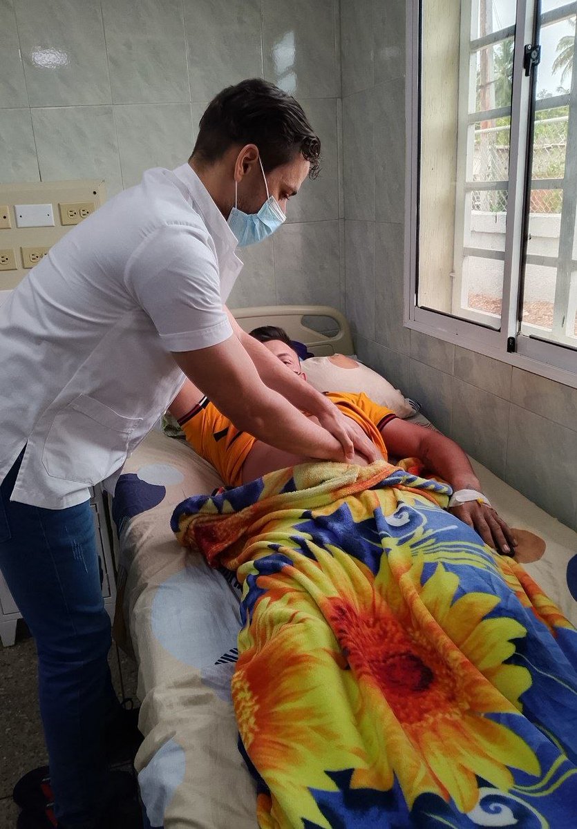 cubacooperaven's tweet photo. Los médicos comunitarios en el Estado Zulia rescatan los principios fundacionales de la Misión Barrio Adentro.

Con entrega y amor, el Dr. Bárbaro realiza el pase de visita en el CDI Carrasquero, mientras el CDI La Fortaleza garantiza atención con alta calidad y profesionalismo. https://t.co/wIiowSTPgK