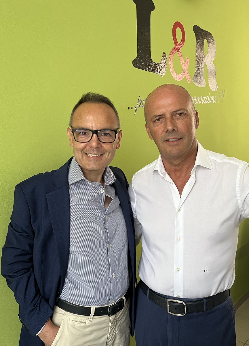 infolroffice's tweet photo. Oggi è passato a trovarci in azienda uno dei nostri storici collaboratori. Silvano Carrera è il titolare della Metro-Lab Srl che si occupa delle certificazioni degli strumenti di pesatura. https://t.co/u1brBbu6nq