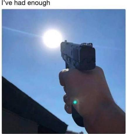 ffffffvfvf's tweet photo. eu n sei qual o problema desse sol pqp https://t.co/YA1jmZ8Yv6