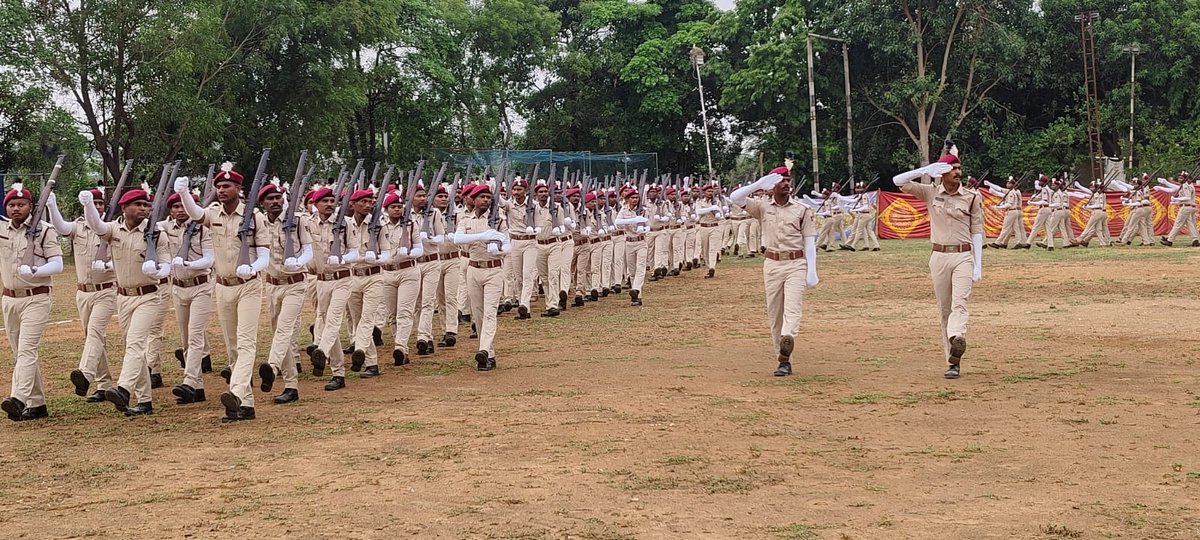 spmalkangiri's tweet photo. #Commemorating the successful completion of the Passing Out Parade by 132 Home Guards in Malkangiri today. We welcome these recruits to the force and look forward to their dedicated service to the district.
@digswrkoraput https://t.co/xXWzkPHGS2