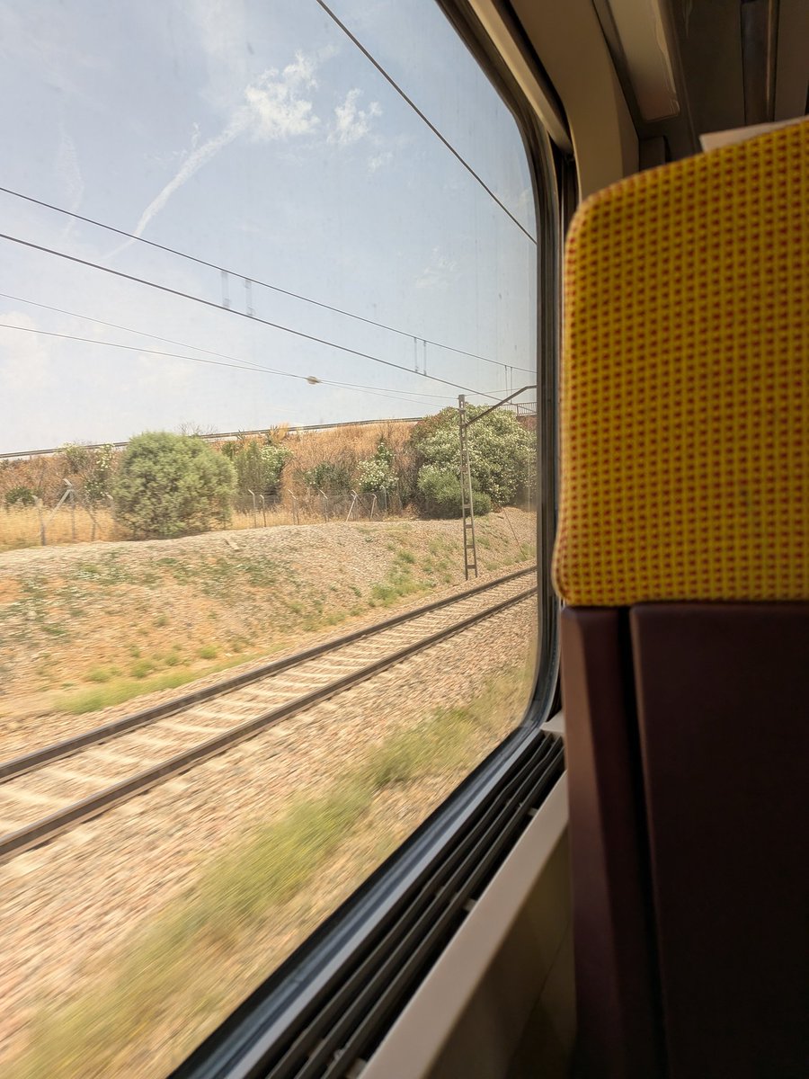 jmdc77's tweet photo. Renfe. El AVE.

Una infraestructura no cae el día que llega el incompetente. La obra bien hecha perdona, aguanta el abandono unos años. Él cree que funciona porque manda; funciona a pesar de él, con la inercia que heredó.

Hasta que el margen se agota. Cada vez peor. https://t.co/CoNfEGMyFU