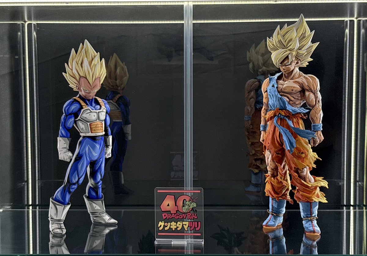 boon_DragonBall's tweet photo. 前回のヴィラン棚に続き、今回は「サイヤ人の系譜」を公開。

限られた時間とスペースだからこそ、ガチで飾る。
厳選したからこそできる、1体1体を主役にする贅沢な空間作り。

#フィギュア愛でる部
#ドラゴンボール #dragonball
#SMSP #一番くじ https://t.co/vkKsHkS7EN