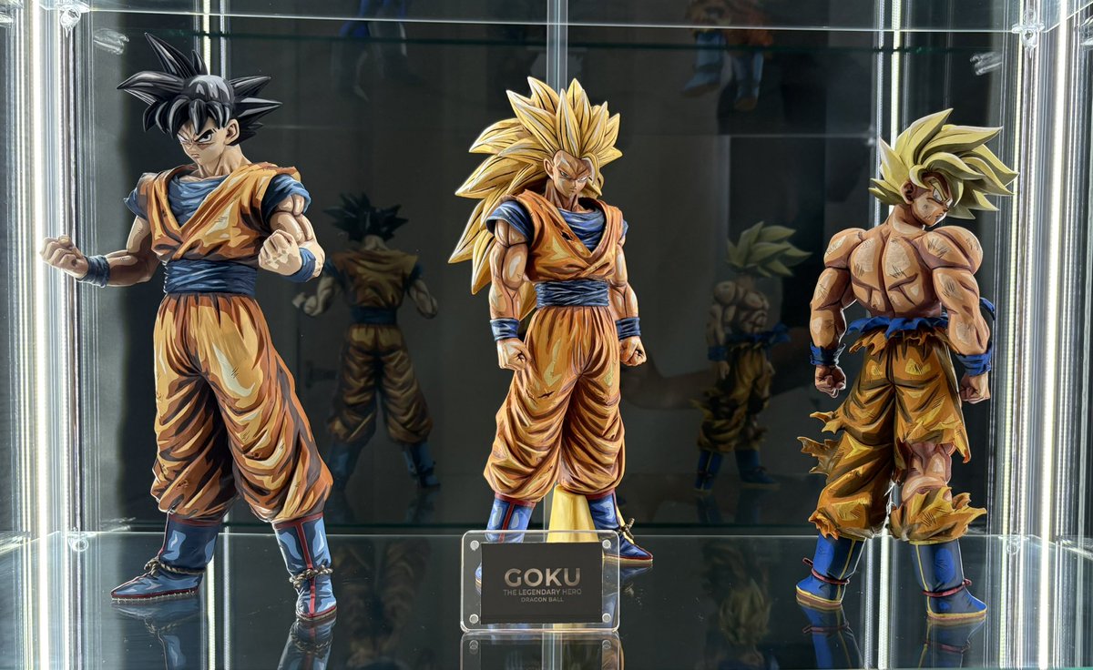 boon_DragonBall's tweet photo. 前回のヴィラン棚に続き、今回は「サイヤ人の系譜」を公開。

限られた時間とスペースだからこそ、ガチで飾る。
厳選したからこそできる、1体1体を主役にする贅沢な空間作り。

#フィギュア愛でる部
#ドラゴンボール #dragonball
#SMSP #一番くじ https://t.co/vkKsHkS7EN