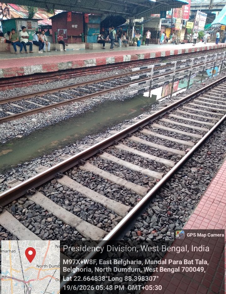 Sumonroy0002Roy's tweet photo. @drmsdah @EasternRailway @RailwaySeva @RailMinIndia sir look the present condition of Belgharia stn drainage system. We are requesting many times to rectification work of this drainage system before monsoon. Your team neglecting it. Now see the present condition.
#ERChallenge https://t.co/e2fUeGD92l