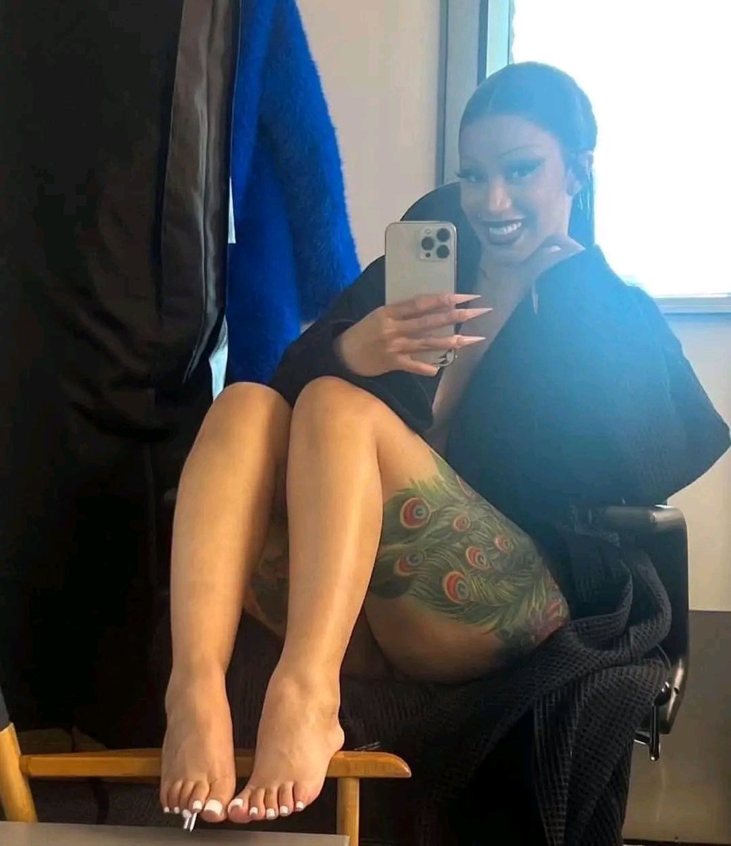 Wisdomcardi's tweet photo. Cardi B💙 https://t.co/hfH9Q6CaPo