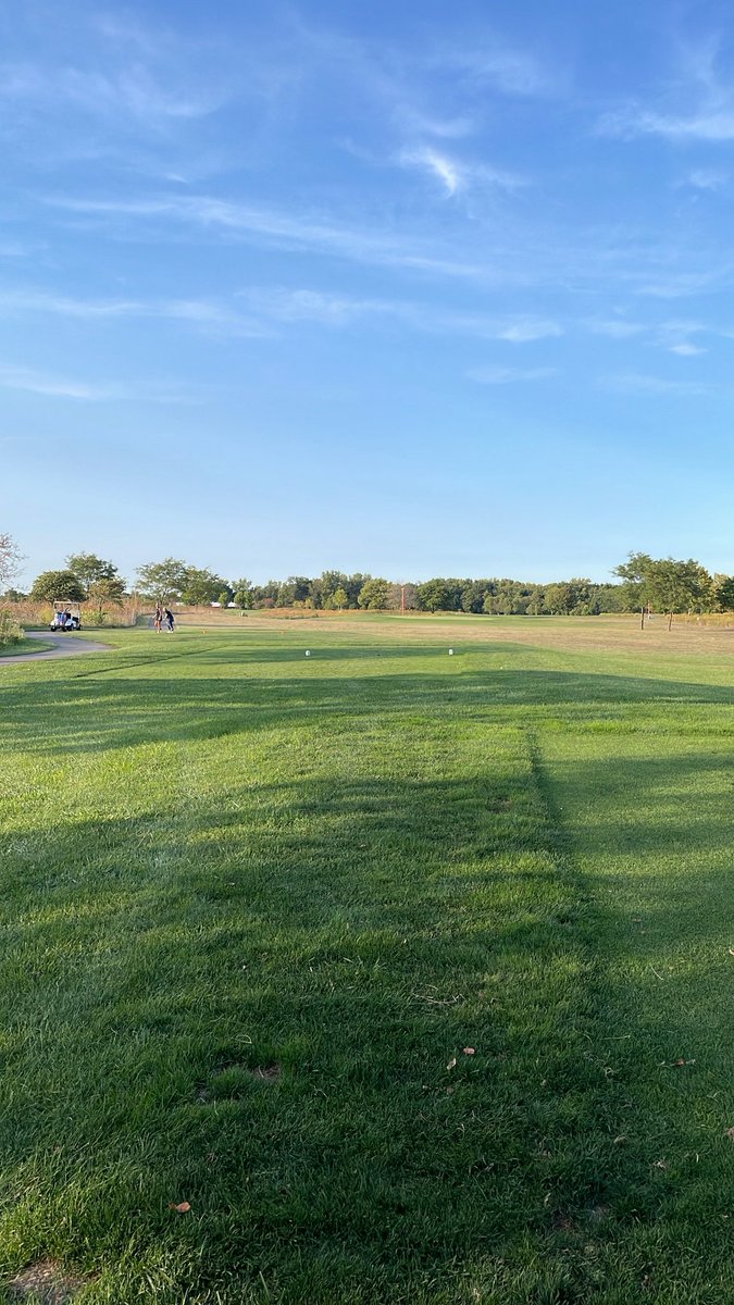 24BirdWilson's tweet photo. Airport Golf Course #ohio #golf #AirportGC #USA 
📍 Columbus, Ohio
Rating: 7.5/10 - one of the nicest city owned courses, always in nice condition, solid layout. Planes flying in. 
Recommend: ✅ 
(Public course) https://t.co/rU42Ypo2WM