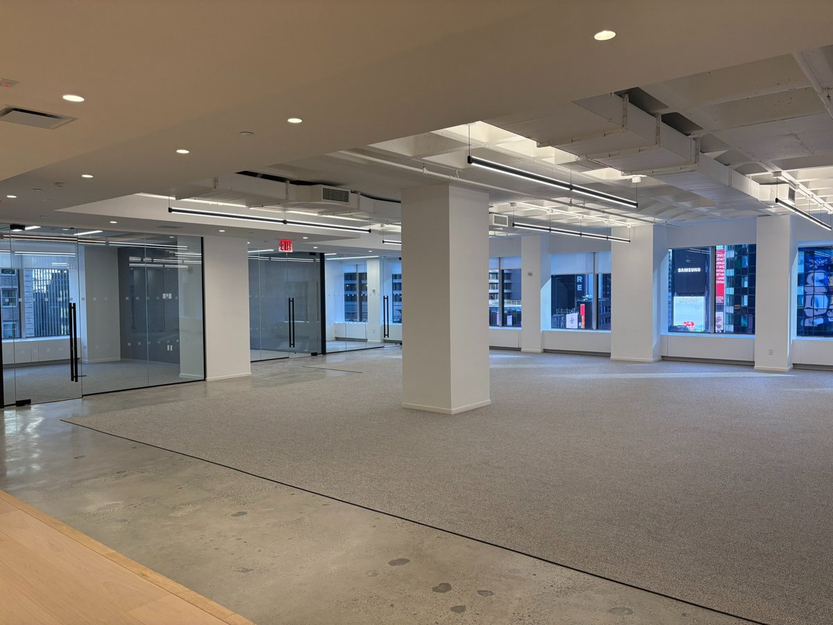 CWCBuilds's tweet photo. CW recently completed 2 floors of pre-built office space in the heart of Manhattan for a long-time client. The project transformed outdated space into modern, move-in-ready offices featuring upgraded systems, refreshed elevator lobbies &amp; flexible layouts for a variety of tenants. https://t.co/glmptQWi4j