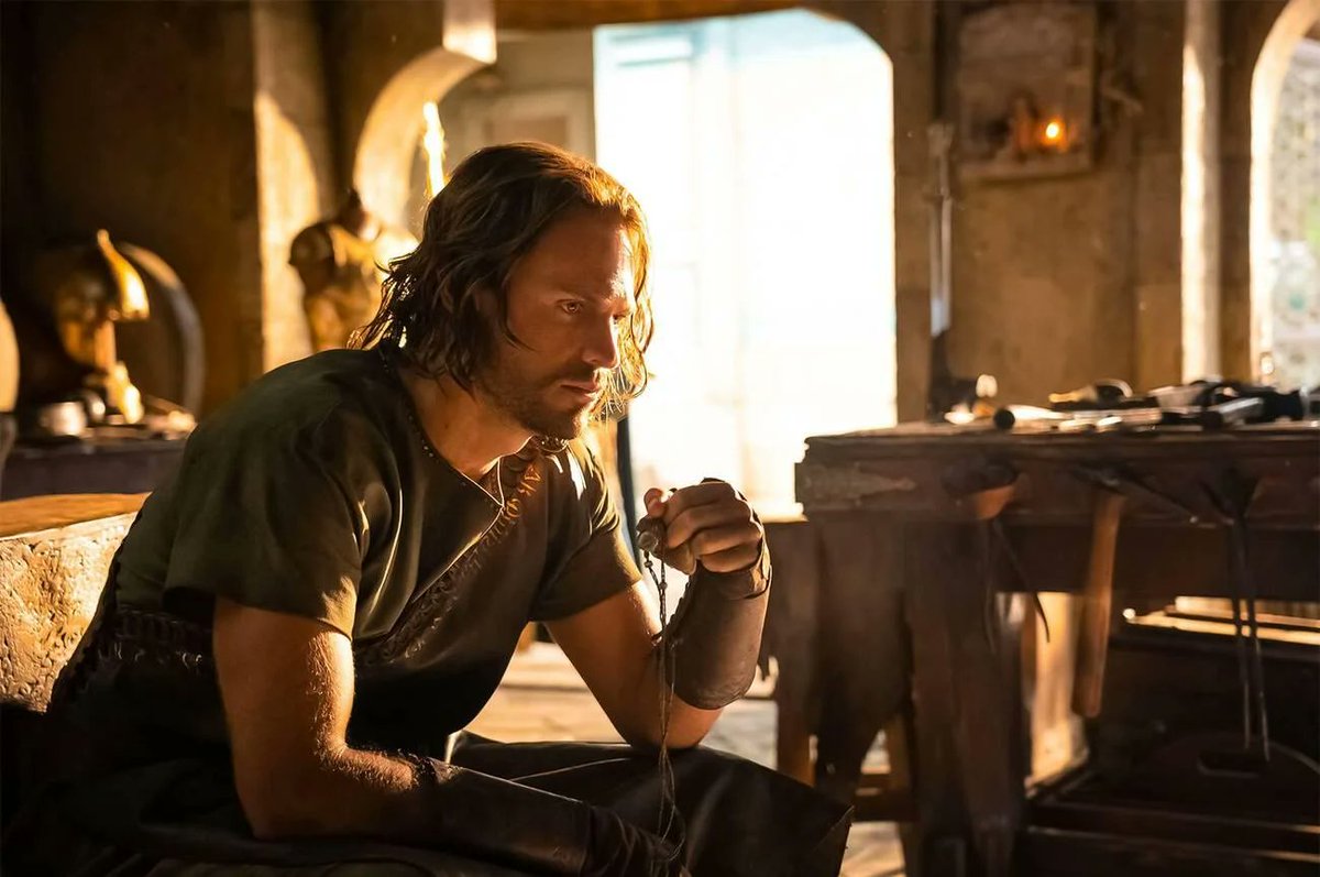 VickersClarkS's tweet photo. Charlie Vickers as Halbrand or Annatar? Or... both?🤭

#CharlieVickers #Sauron #Halbrand #Annatar #TheRingsOfPower https://t.co/EHCdl8KjcQ