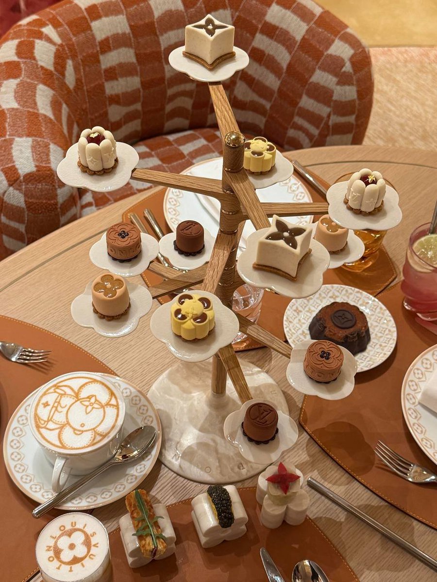 Natalyoliv2012's tweet photo. Afternoon tea, slow moments ☕️✨ https://t.co/zvRt6MSGde