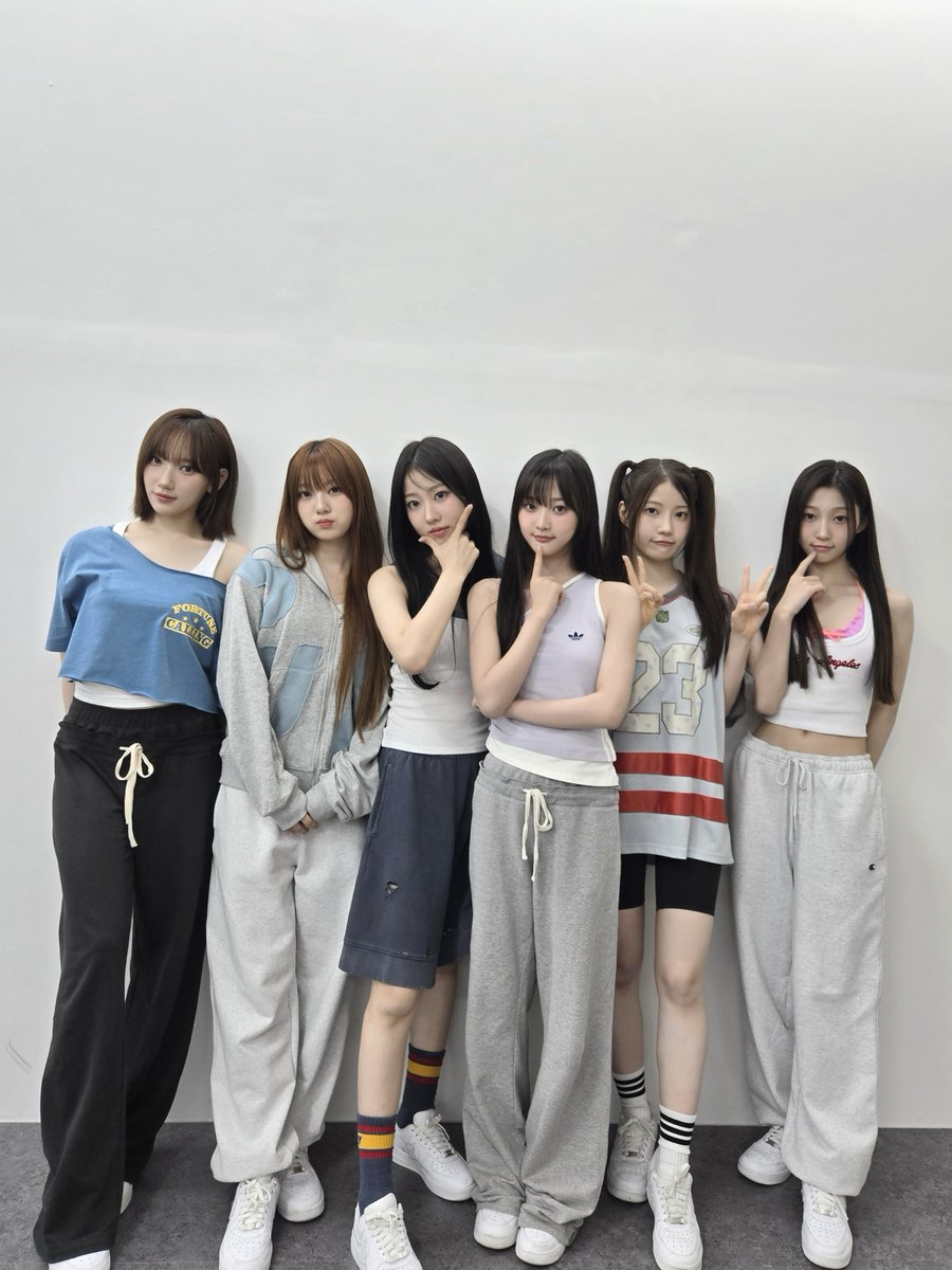 USPEER_official's tweet photo. [📸] #USPEER_DAY | 260619
⠀
USPEER 1st MINI ALBUM [BITE DISTRICT] 발매 기념 팬사인회
⠀
#USPEER #유스피어
#WICKEDGAME #BITEDISTRICT https://t.co/UJDhqtqy28