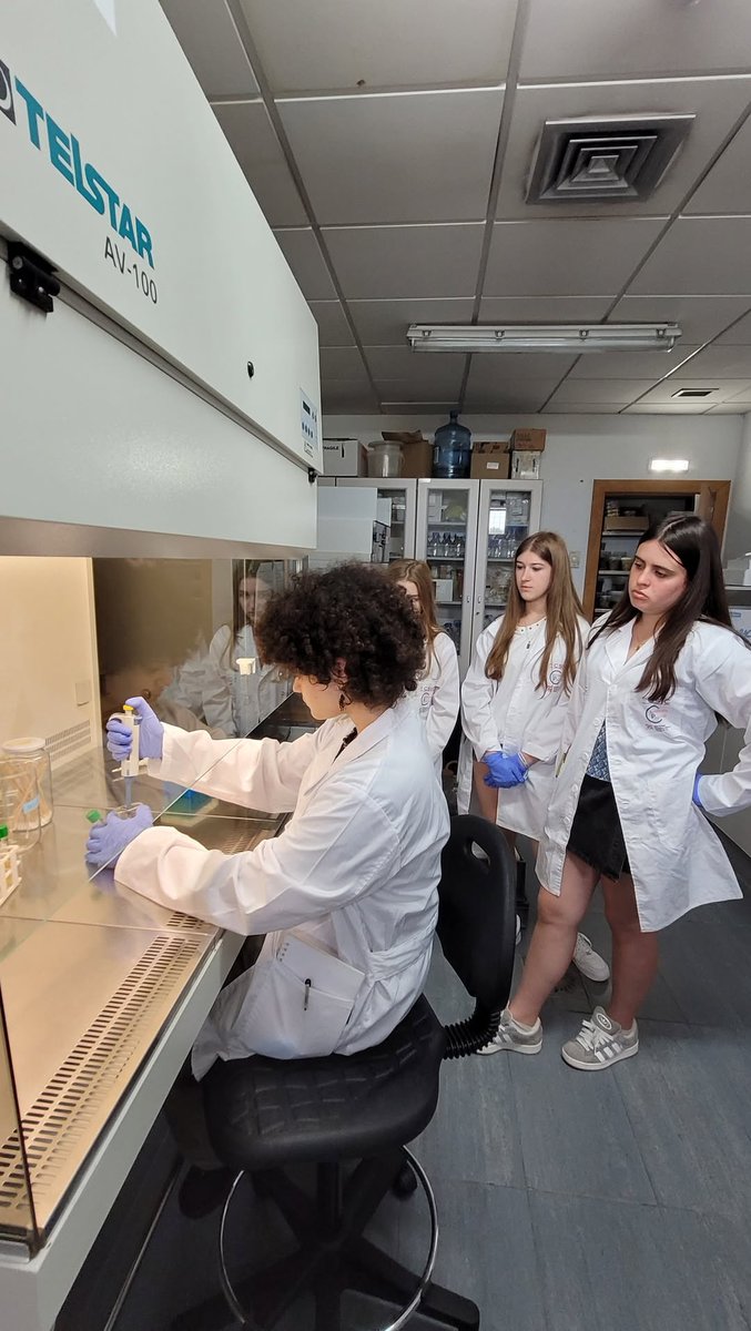 IEO_GIJON's tweet photo. Alumnas de 3º de ESO del @IESMataJove y del @iespadrefei han acompañado esta semana al grupo de Acuicultura y Biotecnología Azul dentro del proyecto @Ci_enPracticas . Promovido por @CSIC y #AEAC https://t.co/GYrHBFR7F3