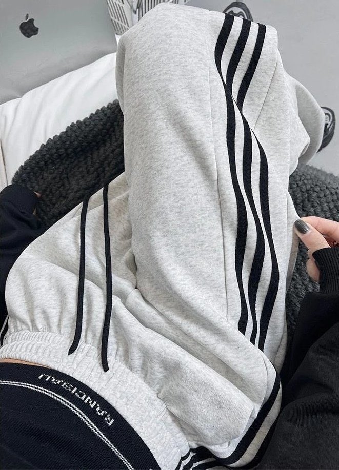 pingkymoon's tweet photo. sporty pants

a thread https://t.co/ybVzinjxnL