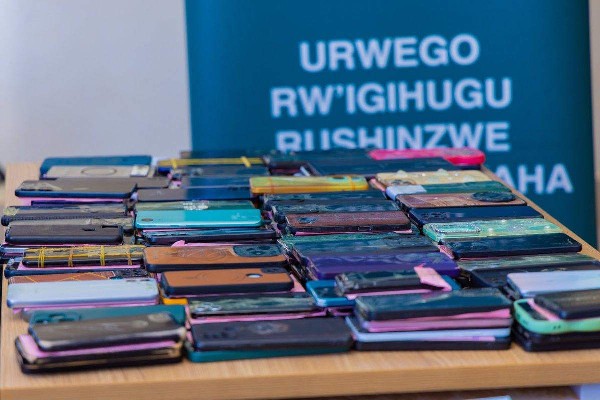 RIB_Rw's tweet photo. Uyu munsi mu Karere ka Bugesera, Sitasiyo ya Nyamata, RIB yasubije telefone zigendanwa 140 zari zaribwe, zifite agaciro k’amafaranga  angana na 40,760,000frw. https://t.co/uQL7fwADJe