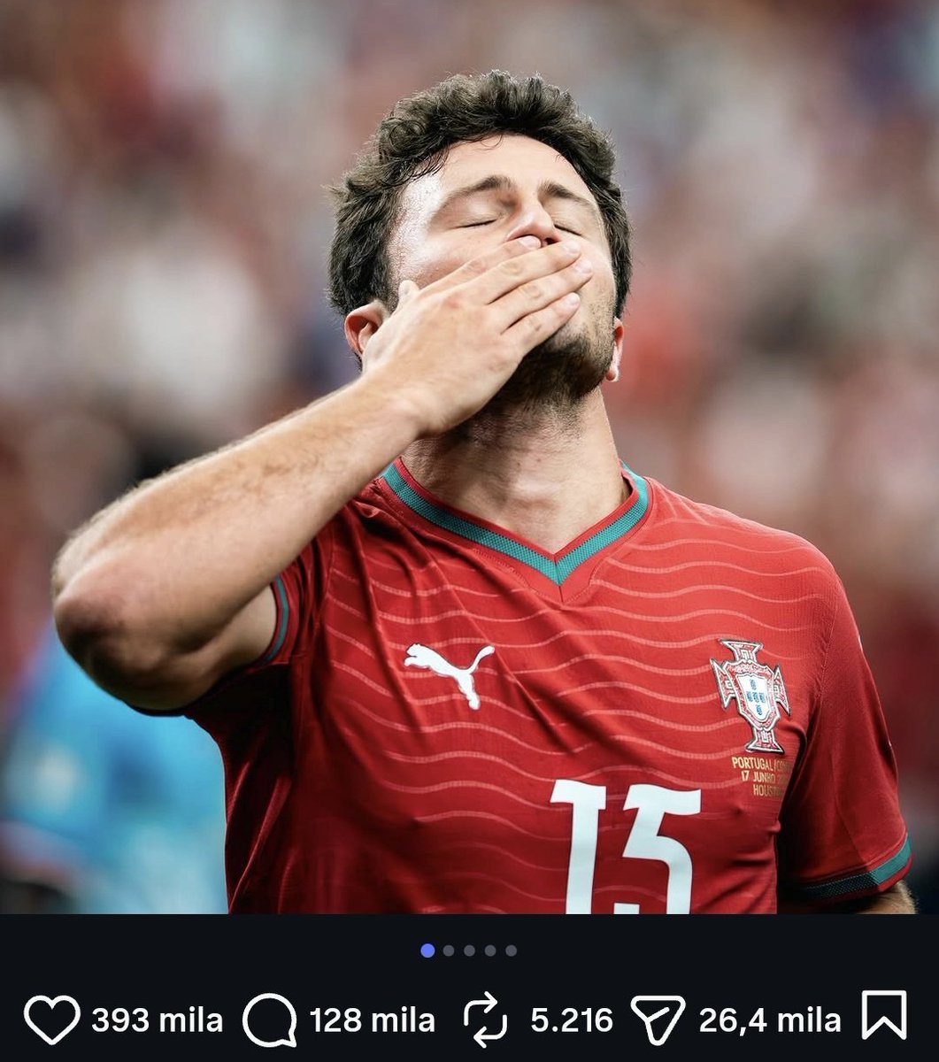 odio_limone's tweet photo. I fan di pendu sono una setta ahshuahsuahahahahahahhshsha

130k commenti, per darvi una misura il post della vittoria della champions ne ha fatti a malapena 3 mila

Ma d'altronde ha osato segnare in un mondiale, questo i fan del bollito da Madeira NON lo tollerano🛑🚨 https://t.co/UexbDMirtE