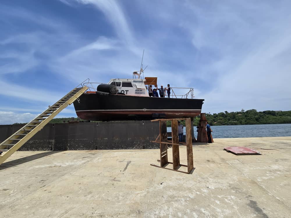AstorOriente's tweet photo. ⚓️🇨🇺 Recibimos en el Astillero El Níspero al Viceministro Primero Luis Roberto Rosés.

Comprobó el avance de remolcadores y lanchas de prácticos, claves para la recuperación del Puerto de Santiago. Interés especial por nuestros trabajadores y tripulaciones.

#ASTOR https://t.co/4sLzvKaRHc