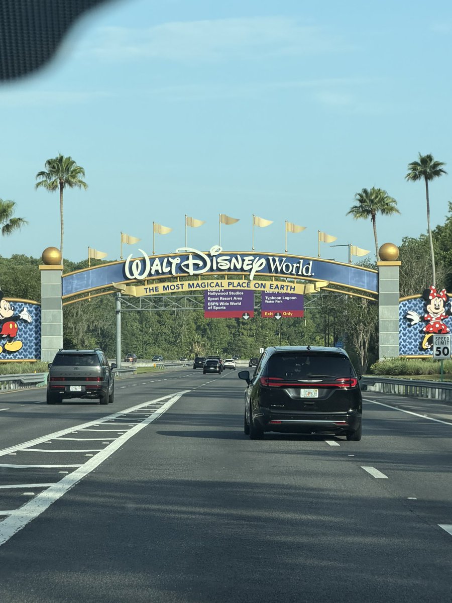 worldparks365's tweet photo. Home for the next 5 nights! https://t.co/Y5b1qqf6bA