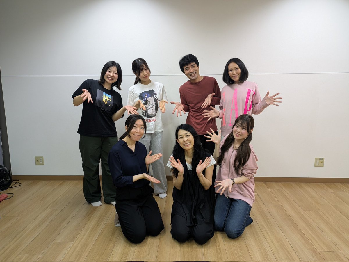 showmanship_f's tweet photo. 今日は劇団員・研究生対象に
坪内陽子さんに映像演技の特別レッスンをしていただきました！

一つの短い台本を使用し、最後は撮影まで行いました。
映像での演技にそれぞれ戸惑いながらも真剣に取り組んでいました！ https://t.co/rItGJMuJ0p