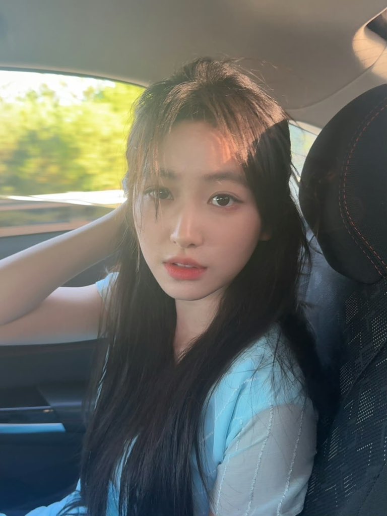 밤! tweet media