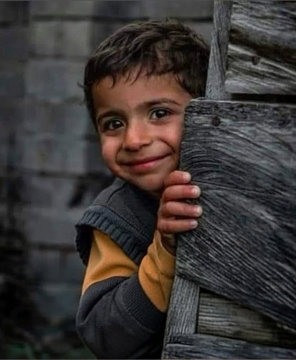UgurluCanan1's tweet photo. Bir insanı güzelleştirmek için
çok şeye gerek yok aslında.
Kalbine dokunun, gülümsetin yeter.

      Murat Bozoğlu 
🍀🌸🌺🍀 https://t.co/lIIJd16aoP