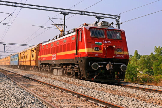 drm_drmizn's tweet photo. 21.6.2026 को NEET परीक्षा हेतु विशेष सवारी गाड़ी  05320/05319 KSJ–RPO–KSJ के मध्य संचालन। ठहराव: गंजडुंडवारा, दरियावगंज, कायमगंज, फर्रुखाबाद, फतेहगढ़, गुरसहायगंज, कन्नौज, बिल्हौर, बर्राजपुर, मंधना। कासगंज से प्रातः 06:00 बजे| रावतपुर से 19:00 बजे
@RailMinIndia 
@nerailwaygkp https://t.co/VI3kOEyL5H