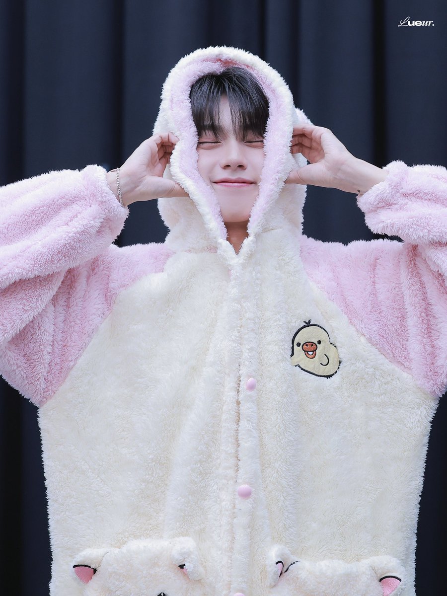 dearmylueur's tweet photo. 260619

 #최립우 #CHUEILIYU 
#FLAREU #플레어유 https://t.co/W0flANJytl