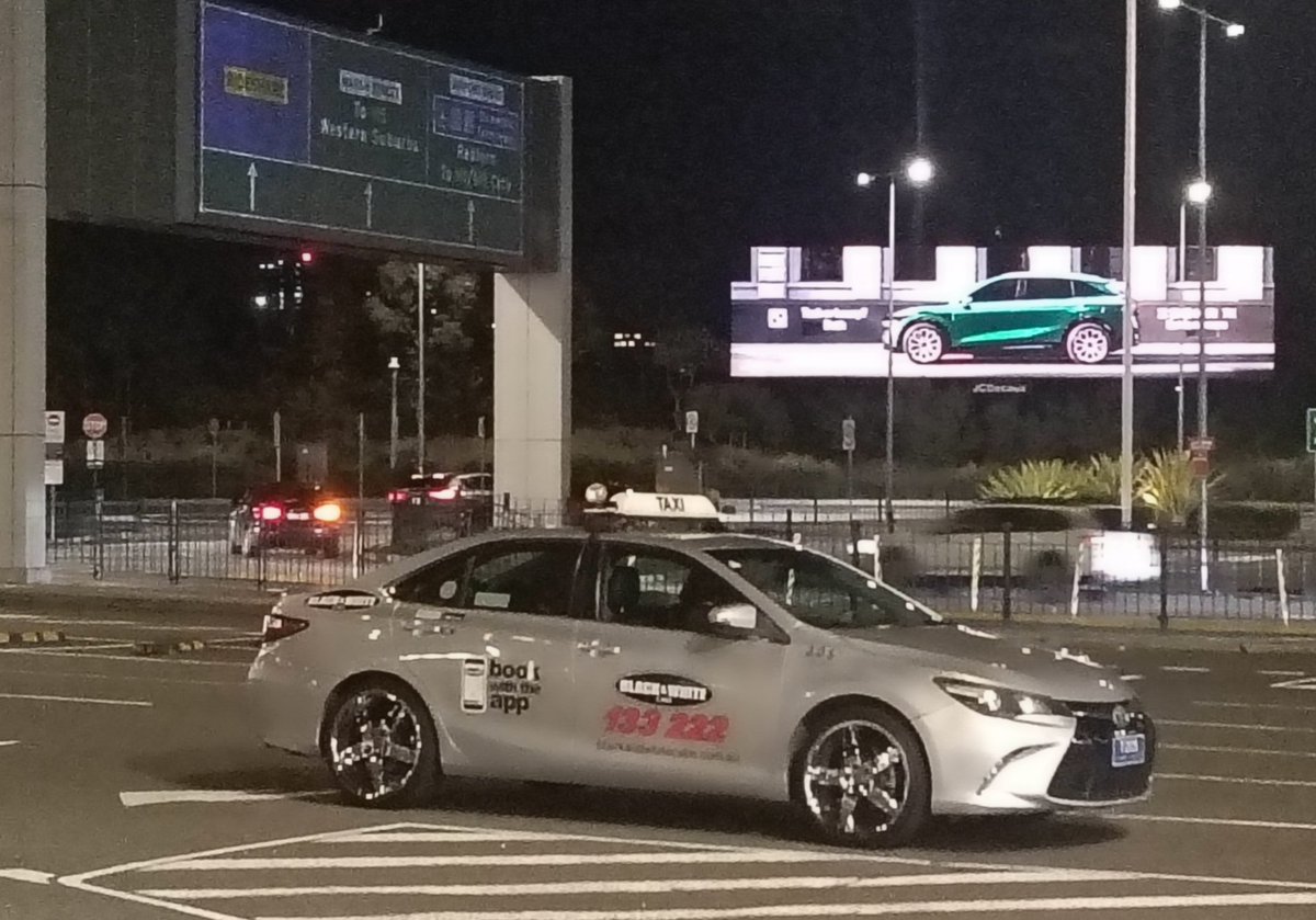 eric_taxis's tweet photo. Airport https://t.co/3aZH8PzmQj