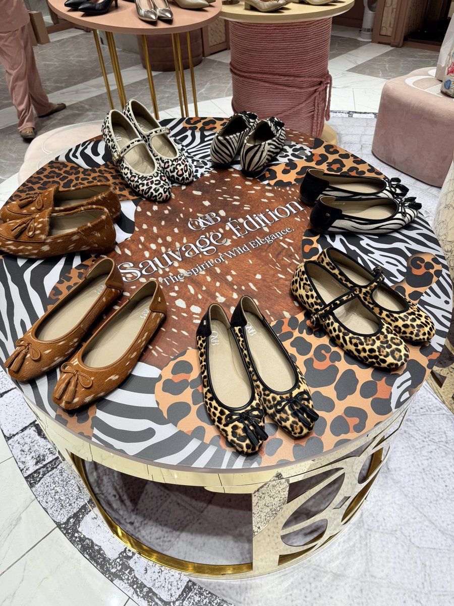 niza_channel's tweet photo. มารับน้อง Bambi Flat เบอร์42 คู่สุดท้ายสาขา CTW ไปแล้วนะคะ ใส่พอดีเดินไม่หลุด ซื้อหน้าร้านลด 200 บาท ซื้อ2คู่ลด 500 
(แล้วชั้นซื้อออนไลน์ไปคู่นึงเมื่อเช้าทำไมน้อ)

#OandBxCharlotteInKorea #CharlottexOandB
#ชาล็อตออสติน #CharlotteAustin
@itscharlotty https://t.co/PYacsyzx4C