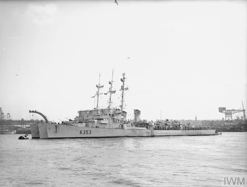CdrEricson's tweet photo. Captain class frigate HMS Essington (K 353): Launched at Bethlehem-Hingham Shipyard Inc. Hingham, Massachusetts 19.06.43.

Captain class frigates HMS Berry, HMS Duckworth &amp; HMS Essington in Plymouth 08.05.44. https://t.co/Y9zYY4bEkt