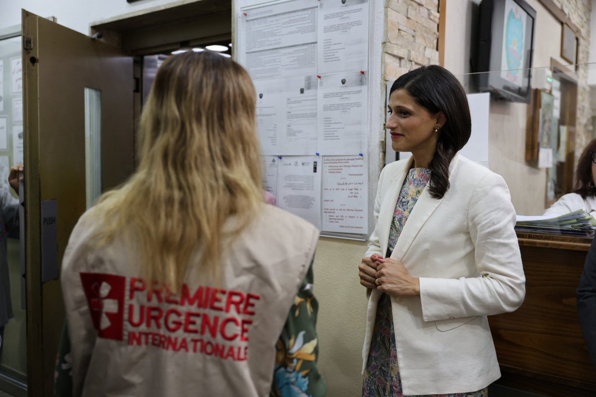 CaroitEleonore's tweet photo. 🇱🇧 A Beyrouth, pour visiter le Centre de soins de santé primaires Boulghourjian, à Bourj Hammoud, géré par l'Armenian Relief Cross of Lebanon. 

La France à travers l’@AFD_France  soutient l’action du centre pour que chaque mois près de 4 000 personnes parmi les plus vulnérables s’y fassent soigner. 🇫🇷